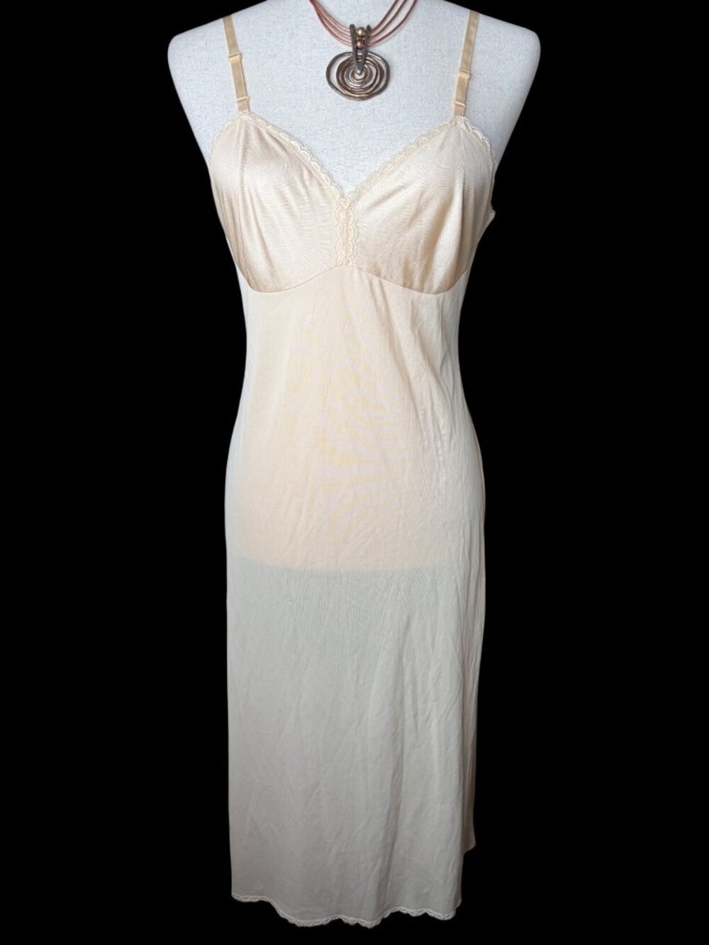 Vintage Baby doll Vanity Fair Beige Full Slip Dress Sz 34 EF Dacron Cups Antron